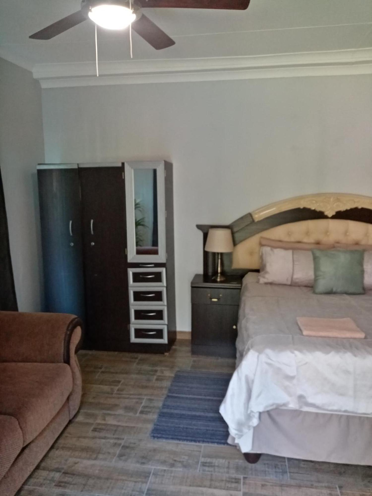 De La Rose Guesthouse Lephalale Zewnętrze zdjęcie